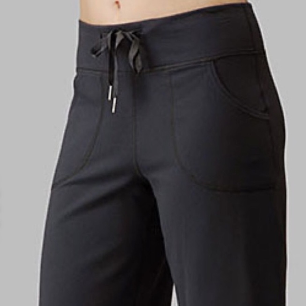 Lululemon Classic Be Still Bermuda Lounge Shorts - Picture 3 of 9